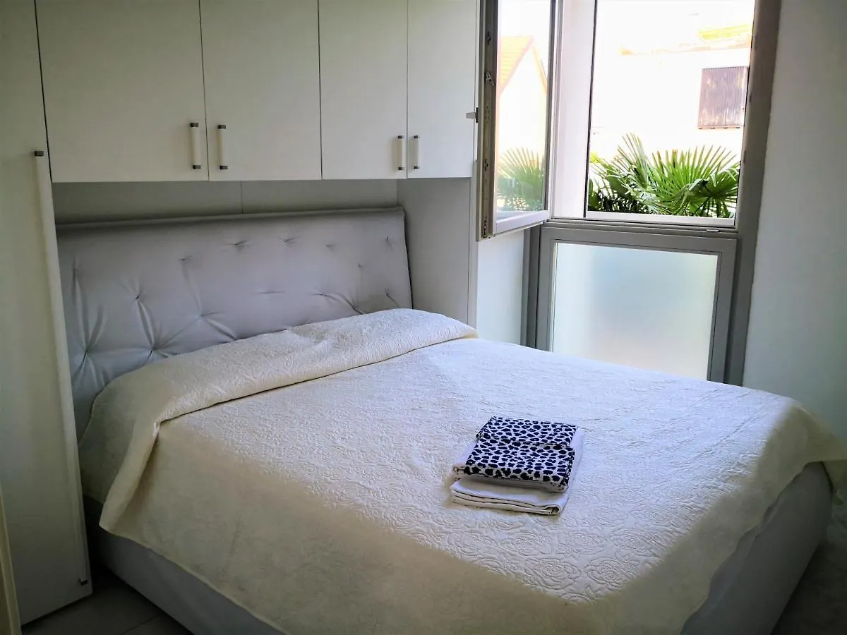 Borgo Paradiso Casa Adele Diano Marina 0*,